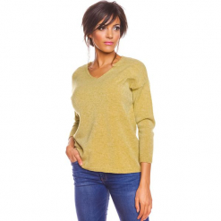 Sweter "Karine" w kolorze żółtym. Żółte swetry klasyczne damskie marki So Cachemire, s, z kaszmiru. W wyprzedaży za 173,95 zł.
