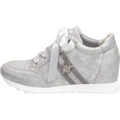 Botki damskie sneakersy M.DASZYŃSKI SA170-2 GR. Szare półbuty damskie M.Daszyński, bez wzorów, klasyczne, na wysokim obcasie, na obcasie, bez zapięcia. W wyprzedaży za 159,00 zł.