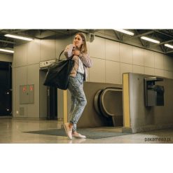 Duża czarna zamszowa torba. Czarne torebki klasyczne damskie Pakamera, z zamszu, duże, zamszowe. Za 143,00 zł.