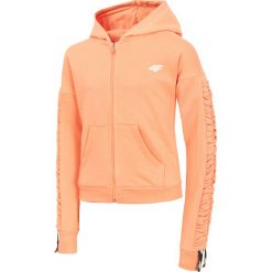 Bluza dziewczęca (122-164) JBLD213 - łososiowy. Różowe bluzy dziewczęce 4F JUNIOR, bez wzorów, z dzianiny, bez rękawów, z kapturem. W wyprzedaży za 69,99 zł.