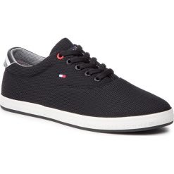 Tenisówki TOMMY HILFIGER - Essential Oxford Textile Sneaker FM0FM02052 Black 990. Czarne półbuty męskie TOMMY HILFIGER, bez wzorów, z gumy, bez zapięcia. Za 299,00 zł.