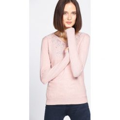 Różowy Sweter Just Wait. Czerwone swetry klasyczne damskie Born2be, l, z dekoltem w serek. Za 59,99 zł.