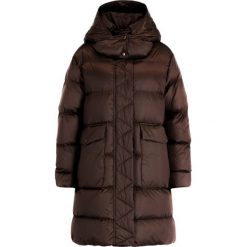 Kurtka puchowa Sportmax Code Vanesio 74960295. Pomarańczowe kurtki damskie Sportmax Code, bez wzorów, z poliesteru, bez kaptura. W wyprzedaży za 1289,00 zł.