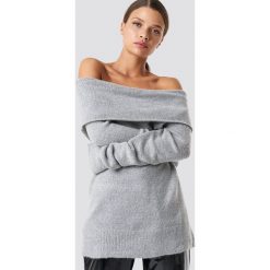 NA-KD Szeroki sweter z odkrytymi ramionami - Grey. Szare swetry oversize damskie marki NA-KD, z dzianiny. Za 80,95 zł.
