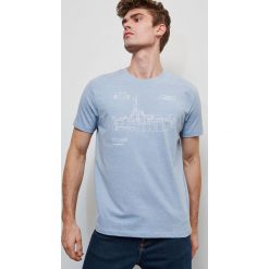 T-shirt z nadrukiem - Niebieski. Niebieskie t-shirty damskie Reserved, s, z nadrukiem, bez kołnierzyka. W wyprzedaży za 29,99 zł.