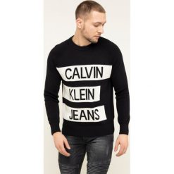 Sweter Calvin Klein Jeans J30J314117. Czarne swetry męskie Calvin Klein Jeans, m, bez wzorów, z jeansu, klasyczne, z klasycznym kołnierzykiem, bez kaptura. W wyprzedaży za 239,00 zł.