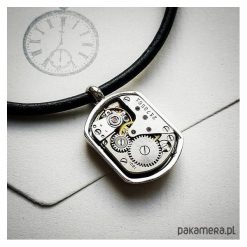 Wisiorek Gustaw Unisex. Szare zawieszki damskie Pakamera, metalowe. Za 70,00 zł.