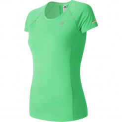 Koszulka do biegania damska NEW BALANCE ICE SHORT / WT63223AEG. Bluzki damskie New Balance, bez wzorów, bez kołnierzyka. Za 79,99 zł.