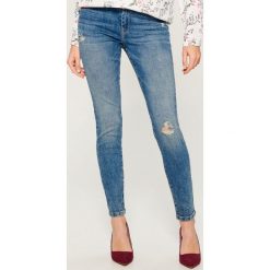 Jeansy regular skinny - Granatowy. Jeansy damskie Mohito. Za 109,99 zł.