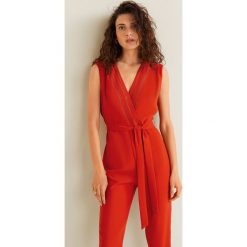 Mango - Kombinezon Wilson4. Czerwone kombinezony damskie Mango, na co dzień, s, z aplikacjami, z bawełny, bez kołnierzyka, bez rękawów. Za 229,90 zł.