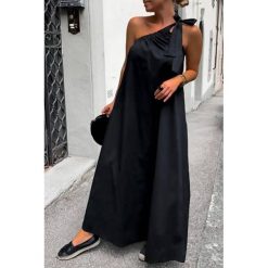 Sukienka NARDIZA BLACK. Czarne sukienki damskie IVET, na co dzień, na lato, bez wzorów, bez kołnierzyka, z długim rękawem, długie, maxi, z odkrytymi ramionami. W wyprzedaży za 79,00 zł.