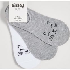 Skarpetki stopki z kotami - Jasny szary. Szare skarpetki damskie Sinsay, bez wzorów. Za 9,99 zł.