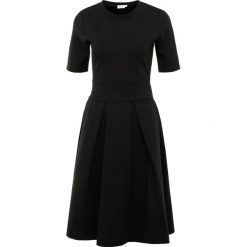 Filippa K FULL SKIRT Sukienka koktajlowa black. Czarne sukienki damskie marki Filippa K, s, bez wzorów, z elastanu, wizytowe, bez kołnierzyka, bez rękawów. Za 819,00 zł.