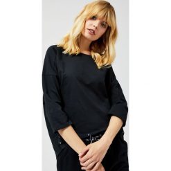 Bluza oversize z dżetami. Czarne bluzy damskie Moodo, xs, bez wzorów, z bawełny, z długim rękawem, długie, bez kaptura. Za 49,99 zł.