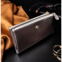 Portfel damski na zamek srebrny Milano Design - srebrny. Szare portfele damskie MILANO DESIGN, bez wzorów, ze skóry. Za 29,99 zł.
