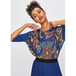 Desigual - Bluzka. Niebieskie bluzki damskie Desigual, s, z elastanu, casualowe, z okrągłym kołnierzem. W wyprzedaży za 219,90 zł.