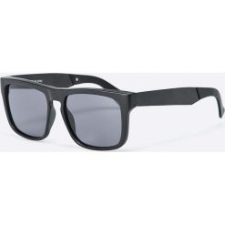 Vans - Okulary Squared Off. Czarne okulary przeciwsłoneczne męskie Vans, z tworzywa sztucznego. Za 89,90 zł.