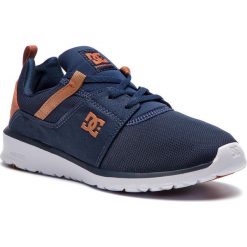 Sneakersy DC - Heathrow ADYS700071 Navy/Camel (NC2). Niebieskie sneakersy męskie DC, na co dzień, bez wzorów, z tworzywa sztucznego, bez zapięcia. W wyprzedaży za 229,00 zł.
