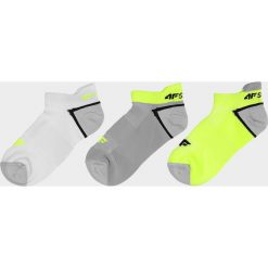 Skarpetki sportowe chłopięce (3 pary). Skarpetki chłopięce bez wzorów, z materiału. Za 24,99 zł.