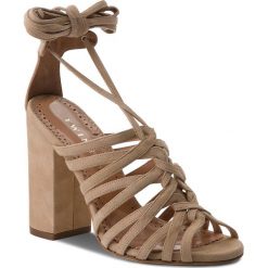 Sandały TWINSET - Sandalo CS8TDL Dune Chiaro 02313. Brązowe klapki damskie marki Twinset, bez wzorów, ze skóry, bez obcasa, na obcasie. W wyprzedaży za 649,00 zł.