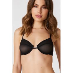 NA-KD Lingerie Biustonosz z siateczkowymi miseczkami - Black. Czarne biustonosze marki NA-KD Lingerie, z haftami. W wyprzedaży za 24,28 zł.