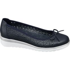 Baleriny damskie Easy Street niebieskie. Niebieskie baleriny damskie Easy Street, bez wzorów, ze skóry, street, bez obcasa. Za 99,90 zł.