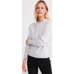 Sweter z ozdobnym dekoltem - Jasny szary. Szare swetry damskie Reserved, s, bez wzorów, bez rękawów, bez kaptura. Za 99,99 zł.