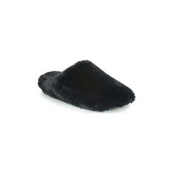 Chodaki FitFlop FURRY SLIPPERS. Czarne klapki damskie FitFlop, bez wzorów, bez obcasa. W wyprzedaży za 194,50 zł.