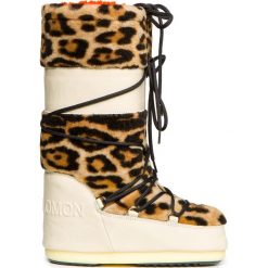 Buty MOON BOOT x YVES SALOMON Beżowy|Brązowy|Print. Brązowe śniegowce damskie marki Moon Boot, na imprezę, ze skóry, bez zapięcia. W wyprzedaży za 2172,00 zł.