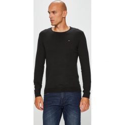 Tommy Jeans - Sweter. Niebieskie swetry klasyczne męskie marki Tommy Jeans, xl, z elastanu, z okrągłym kołnierzem. Za 299,90 zł.