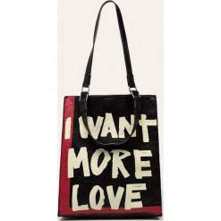 Desigual - Torebka. Czarne torby damskie na zakupy Desigual, bez wzorów, ze skóry ekologicznej, na ramię, duże, bez dodatków. W wyprzedaży za 239,90 zł.