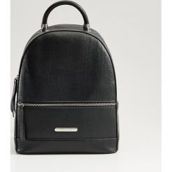 Elegancki plecak z uchwytem - Czarny. Czarne plecaki damskie marki Mohito, bez wzorów, eleganckie. Za 119,99 zł.