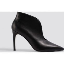 MANGO Skórzane botki Pico - Black. Czarne botki damskie Mango, z materiału, z otwartym noskiem, bez obcasa, bez zapięcia. Za 283,95 zł.