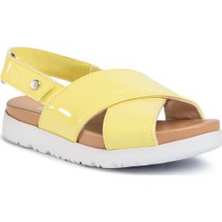 Sandały UGG - K Klara 1107987K Lema. Żółte sandały dziewczęce Ugg, ze skóry ekologicznej, bez zapięcia. Za 259,00 zł.