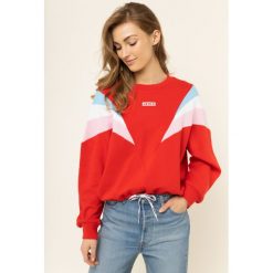 Bluza Levi's® Florence Crew 77711-0002. Czerwone bluzy damskie s, bez wzorów, z bawełny, bez rękawów, bez kaptura. W wyprzedaży za 199,00 zł.