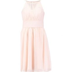Swing Sukienka letnia nude. Brązowe sukienki letnie marki Swing, z materiału. W wyprzedaży za 382,85 zł.
