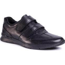 Półbuty CLARKS - Un Tynamo Turn 261492317 Black Leather. Czarne półbuty męskie Clarks, na co dzień, bez wzorów, ze skóry ekologicznej, bez zapięcia. W wyprzedaży za 299,00 zł.