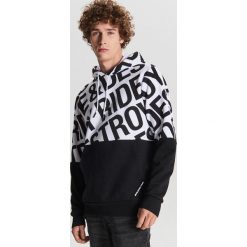 Bluza Baltic Games - Biały. Białe bluzy męskie Cropp, s, bez wzorów, bez kołnierzyka, bez rękawów, bez kaptura. Za 129,99 zł.