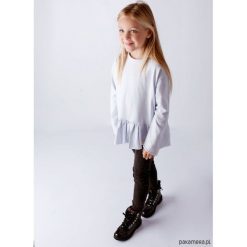 Bluzeczka J e l l y BLOUSE błękit. Niebieskie bluzki dziewczęce z długim rękawem marki Pakamera, z falbankami. Za 114,00 zł.