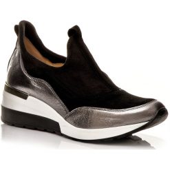 POLSKIE PÓŁBUTY SNEAKERSY NOWY WZÓR 06937/404 SKÓRA SREBRNE. Szare półbuty damskie CALZADO, bez wzorów, ze skóry, bez obcasa, bez zapięcia. W wyprzedaży za 299,99 zł.
