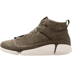 Clarks Originals TRIGENIC EVO Sneakersy wysokie olive. Zielone sneakersy męskie marki Clarks Originals, bez wzorów, ze skóry, bez zapięcia. Za 759,00 zł.