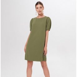 Dzianinowa sukienka basic - Zielony. Zielone sukienki damskie Mohito, s, z dzianiny. Za 99,99 zł.