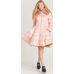 PŁASZCZ EVENTS ELISABETTA FRANCHI. Różowe kurtki damskie Elisabetta Franchi, bez wzorów, z materiału. Za 2519,00 zł.