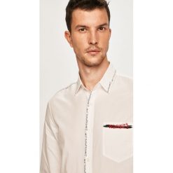Desigual - Koszula. Białe koszule męskie Desigual, s, z nadrukiem, z bawełny, klasyczne, z klasycznym kołnierzykiem, z długim rękawem. Za 249,90 zł.