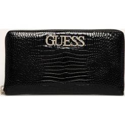 Guess Jeans - Portfel. Czarne portfele damskie Guess Jeans, z aplikacjami, z poliesteru. Za 289,90 zł.