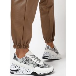 Białe Sneakersy Hibiscae. Białe sneakersy damskie Born2be. Za 99,99 zł.