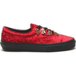 Vans ID Era Slip On Buty Czerwony. Czerwone trampki i tenisówki damskie Vans, bez wzorów, z materiału, bez zapięcia. Za 343,95 zł.