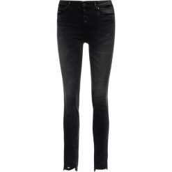 Jeansy Slim Fit Guess 1981 Exposed Button W93A28 D3OV0. Czarne jeansy damskie Guess. W wyprzedaży za 269,00 zł.