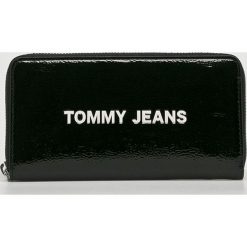 Tommy Jeans - Portfel. Czarne portfele damskie marki Tommy Jeans, z jeansu. Za 299,90 zł.
