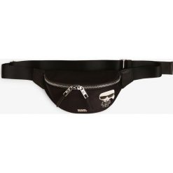 KARL LAGERFELD - Saszetka damska z dodatkiem skóry, czarny. Czarne saszetki damskie KARL LAGERFELD, z nadrukiem, ze skóry, eleganckie, z nadrukiem, bez dodatków. Za 549,95 zł.